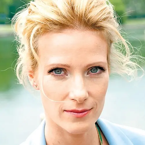Анна Слю